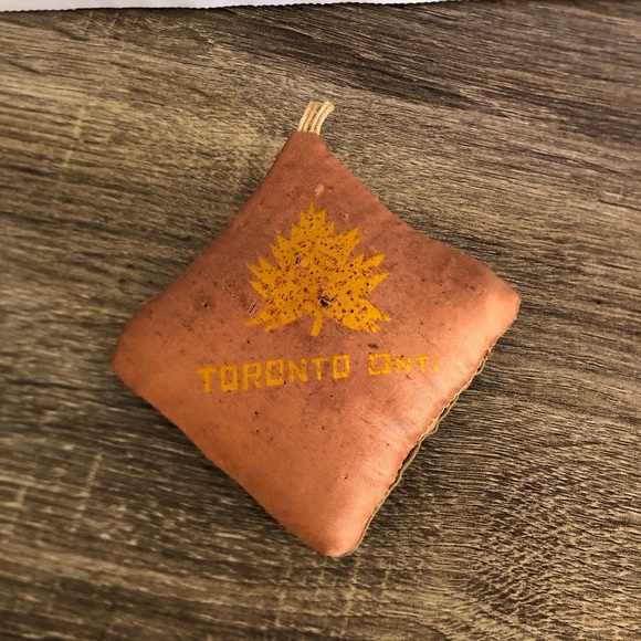 Vtg Toronto Souvenir Pin Cushion - Picture 3 of 12